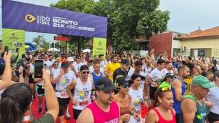 Corredores queniano e mineira vencem meia maratona de Bonito Corredores queniano e mineira vencem meia maratona de Bonito