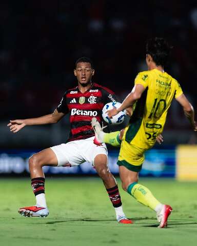 Base brilha e Flamengo empata com Mirassol na despedida do Brasileir&atilde;o