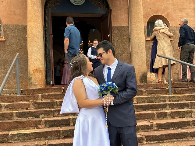 "Homenagem ao pai e fim de 14 anos de espera pelo "sim" marcam casamento coletivo"