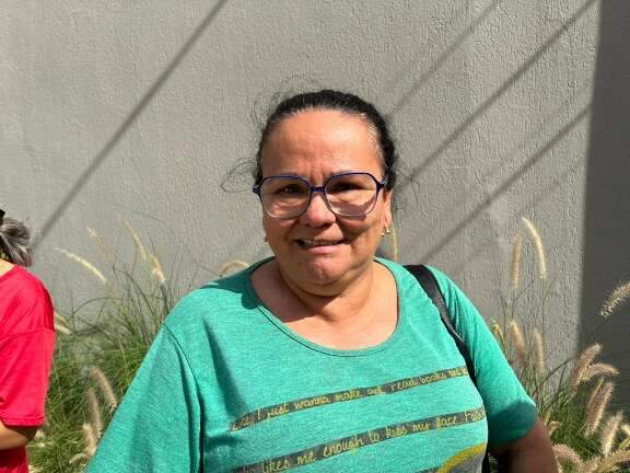 "Caça-bazar", Dioneia já gastou R$ 1,6 mil e o dia de compras ainda não acabou