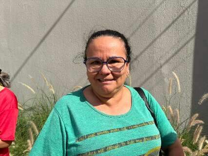 &quot;Ca&ccedil;a-bazar&quot;, Dioneia j&aacute; gastou R$ 1,6 mil e o dia de compras ainda n&atilde;o acabou