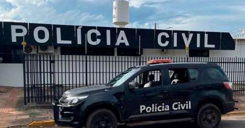 Atirador cumprimenta rapaz de forma &quot;amig&aacute;vel&quot; e o executa em bar