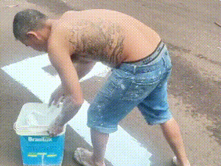 Morador pinta sinaliza&ccedil;&atilde;o de &#039;pare&#039; em cruzamento perigoso no Aero Rancho