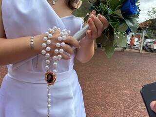 Homenagem ao pai e fim de 14 anos de espera pelo &quot;sim&quot; marcam casamento coletivo