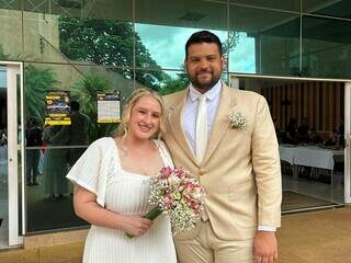 Homenagem ao pai e fim de 14 anos de espera pelo &quot;sim&quot; marcam casamento coletivo