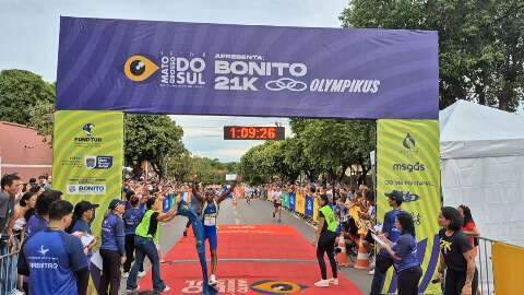 Corredores queniano e mineira vencem meia maratona de Bonito