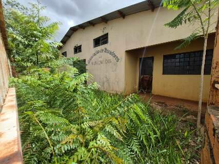 Moradores da Vila Carlota v&atilde;o levar ao MPMS briga por &aacute;rea da sede da associa&ccedil;&atilde;o