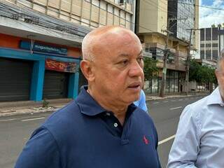 Em meio período, operação retira 14 mil metros de fios irregulares em 47 postes Em meio período, operação retira 14 mil metros de fios irregulares em 47 postes