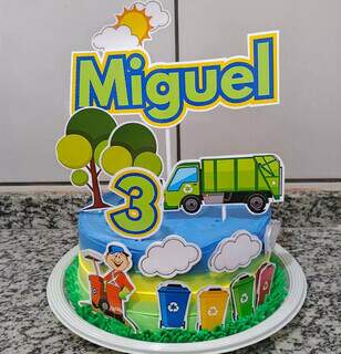 Família saiu à caça do caminhão de coleta para realizar pedido de Miguel Família saiu à caça do caminhão de coleta para realizar pedido de Miguel