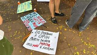 A faixa que virou denúncia: artista lembra cada nome apagado pelo feminicídio A faixa que virou denúncia: artista lembra cada nome apagado pelo feminicídio