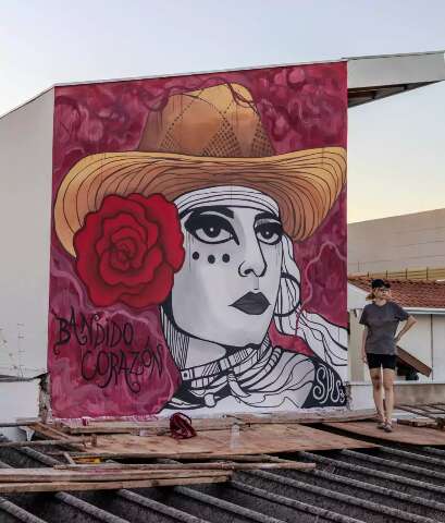 Paix&atilde;o por Ney Matogrosso virou painel gigante na Vila Carvalho 