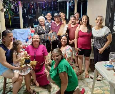 Amigos do &#039;bus&atilde;o&#039; fazem amigo secreto de passageiros da linha 506