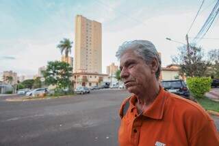 Rotatória que virou pracinha ganhou apelido cômico e carregado de interrogações Rotatória que virou pracinha ganhou apelido cômico e carregado de interrogações