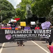 &quot;Chega de covardia&quot;: mulheres v&atilde;o &agrave;s ruas no Centro contra o feminic&iacute;dio