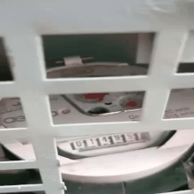 &ldquo;Mendigando banho&rdquo;, diz morador ao relatar falta de &aacute;gua em casa