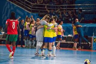 Brasil faz 3 a 0 em Portugal na decisão e fatura taça do futsal feminino Brasil faz 3 a 0 em Portugal na decisão e fatura taça do futsal feminino