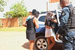 Mulher é esfaqueada ao impedir que inquilina fosse morta pelo companheiro Mulher é esfaqueada ao impedir que inquilina fosse morta pelo companheiro