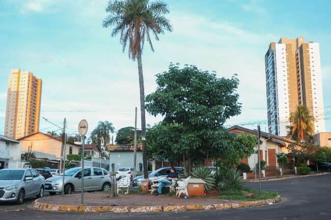 Rotat&oacute;ria que virou pracinha ganhou apelido c&ocirc;mico e carregado de interroga&ccedil;&otilde;es