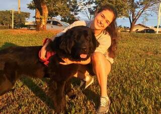 Pandora é “ursa” de 60 kg que virou bombeira e salvou a própria dona Pandora é “ursa” de 60 kg que virou bombeira e salvou a própria dona