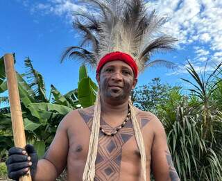 Menino que não falava terena hoje ensina o idioma e ajuda a impulsionar a aldeia Menino que não falava terena hoje ensina o idioma e ajuda a impulsionar a aldeia