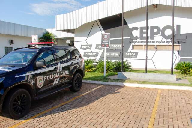 Ap&oacute;s esfaquear homem, rapaz &eacute; encontrado escondido em &aacute;rvore