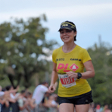 Secret&aacute;ria que &quot;sumiu&quot; em meio &agrave; crise financeira &eacute; vista em corrida de 10 km