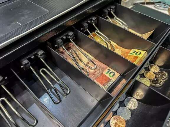 Golpistas falsificam at&eacute; notas de R$ 5 e de R$ 10 para enganar comerciantes