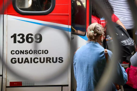 Transporte p&uacute;blico n&atilde;o &eacute; boa alternativa ao carro, dizem 9 a cada 10 leitores