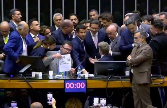 Conselho de &Eacute;tica inicia depoimentos que podem levar &agrave; suspens&atilde;o de Pollon