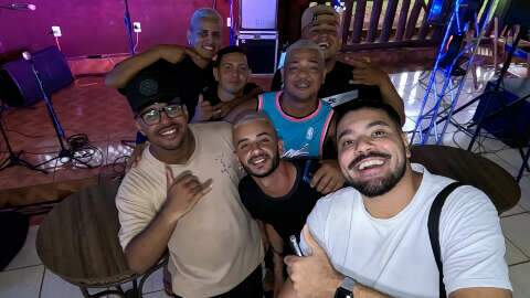Projeto Entre Amigos celebra dois anos de pagode raiz na Vila Popular