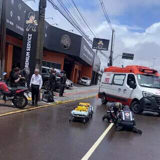 Freada brusca em dia de chuva termina em acidente e trânsito lento na Zahran Freada brusca em dia de chuva termina em acidente e trânsito lento na Zahran