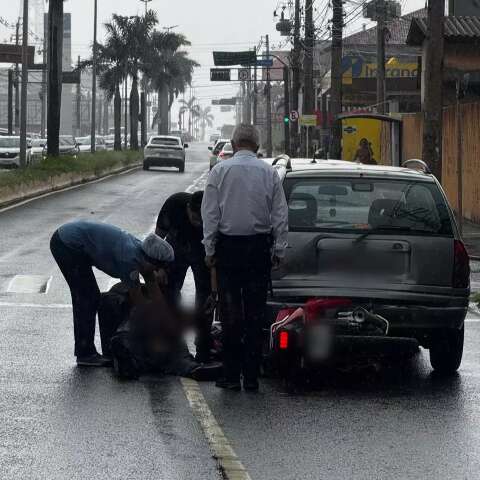 Freada brusca em dia de chuva termina em acidente e tr&acirc;nsito lento na Zahran