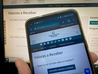 Brasileiros ainda deixam quase R$ 10 bilhões esquecidos em bancos Brasileiros ainda deixam quase R$ 10 bilhões esquecidos em bancos