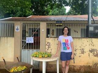Com 40 kg de manga e aviso, povo poupa mesa, mas leva até bacia Com 40 kg de manga e aviso, povo poupa mesa, mas leva até bacia