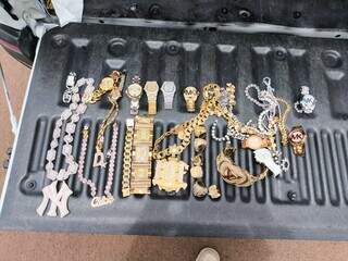 Família de líder de facção carioca é presa na Capital indo para a Bolívia Família de líder de facção carioca é presa na Capital indo para a Bolívia