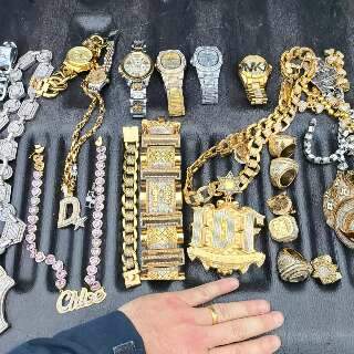 Apreens&atilde;o em MS exp&otilde;e s&iacute;mbolos do &quot;traficante-pastor&quot; que quer &quot;Israel&quot; no RJ