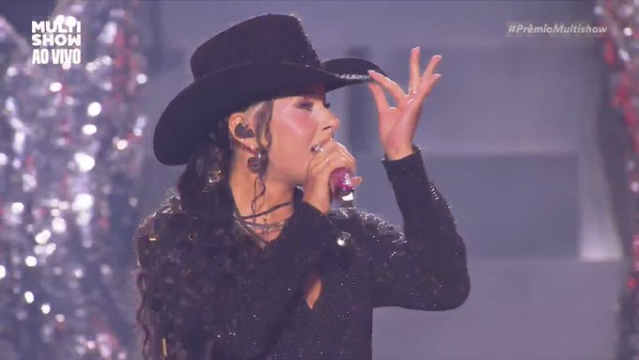 Ana Castela vence Pr&ecirc;mio Multishow e canta ao lado de Roberta Miranda