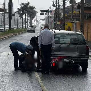 Freada brusca em dia de chuva termina em acidente e tr&acirc;nsito lento na Zahran