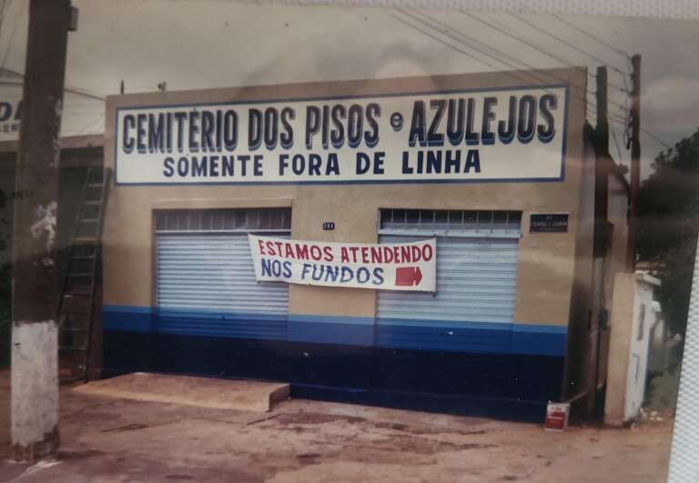 Luiza guardou ouro por 37 anos em Cemitério dos Pisos e Azulejos
