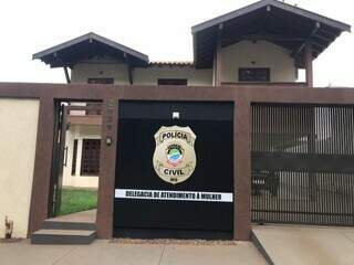 Após invadir residência e tentar matar ex com facão, homem é preso em distrito Após invadir residência e tentar matar ex com facão, homem é preso em distrito