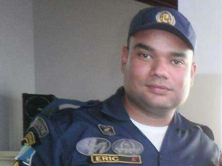 Oito anos ap&oacute;s disparos que feriram familiares, sargento &eacute; preso novamente