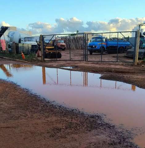 Chuva parou, mas o transtorno continua para moradora no Jardim Mansur