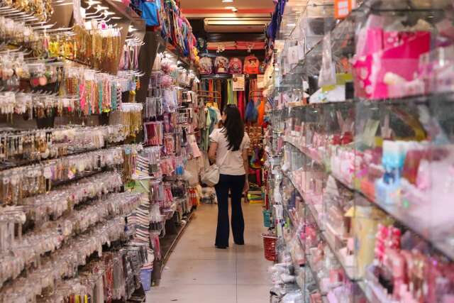 Trabalhadores t&ecirc;m 7% de aumento e novas regras para o Natal no com&eacute;rcio