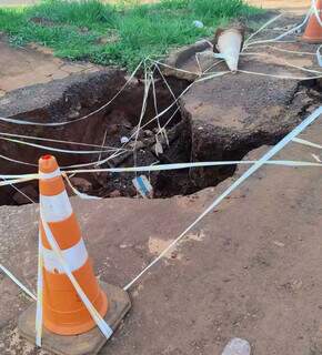 Chuva parou, mas o transtorno continua para moradora no Jardim Mansur Chuva parou, mas o transtorno continua para moradora no Jardim Mansur