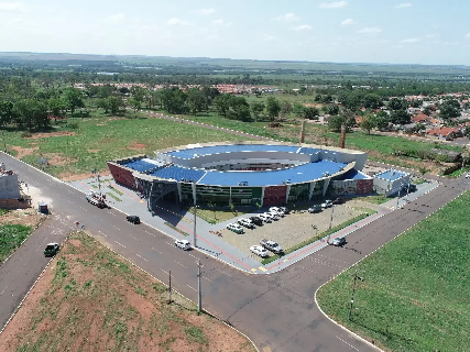 Bataguassu celebra 72 anos com rodeio e show de Henrique e Diego