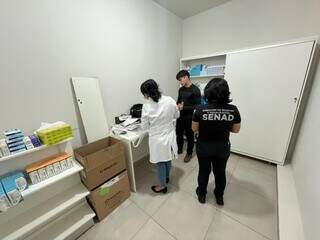 Fiscalização aponta falhas em cinco de seis farmácias na fronteira Fiscalização aponta falhas em cinco de seis farmácias na fronteira