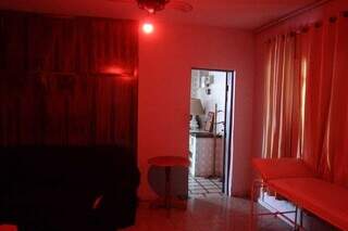 Entre pastel e casas de massagem, Vila Gl&oacute;ria &eacute; centro velho que virou passagem