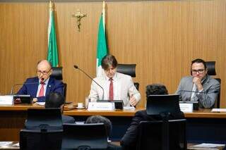 CCJ arquiva projeto de deputado e passa iniciativas do Executivo CCJ arquiva projeto de deputado e passa iniciativas do Executivo