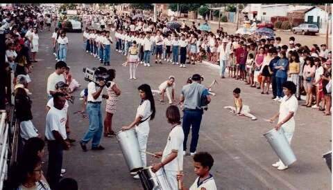 Fotos dos anos 90 resgatam tempos que desfile nas Moreninhas bombava
