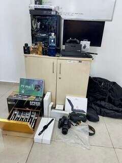 De perfume a computador, servidora federal desviava produtos apreendidos De perfume a computador, servidora federal desviava produtos apreendidos